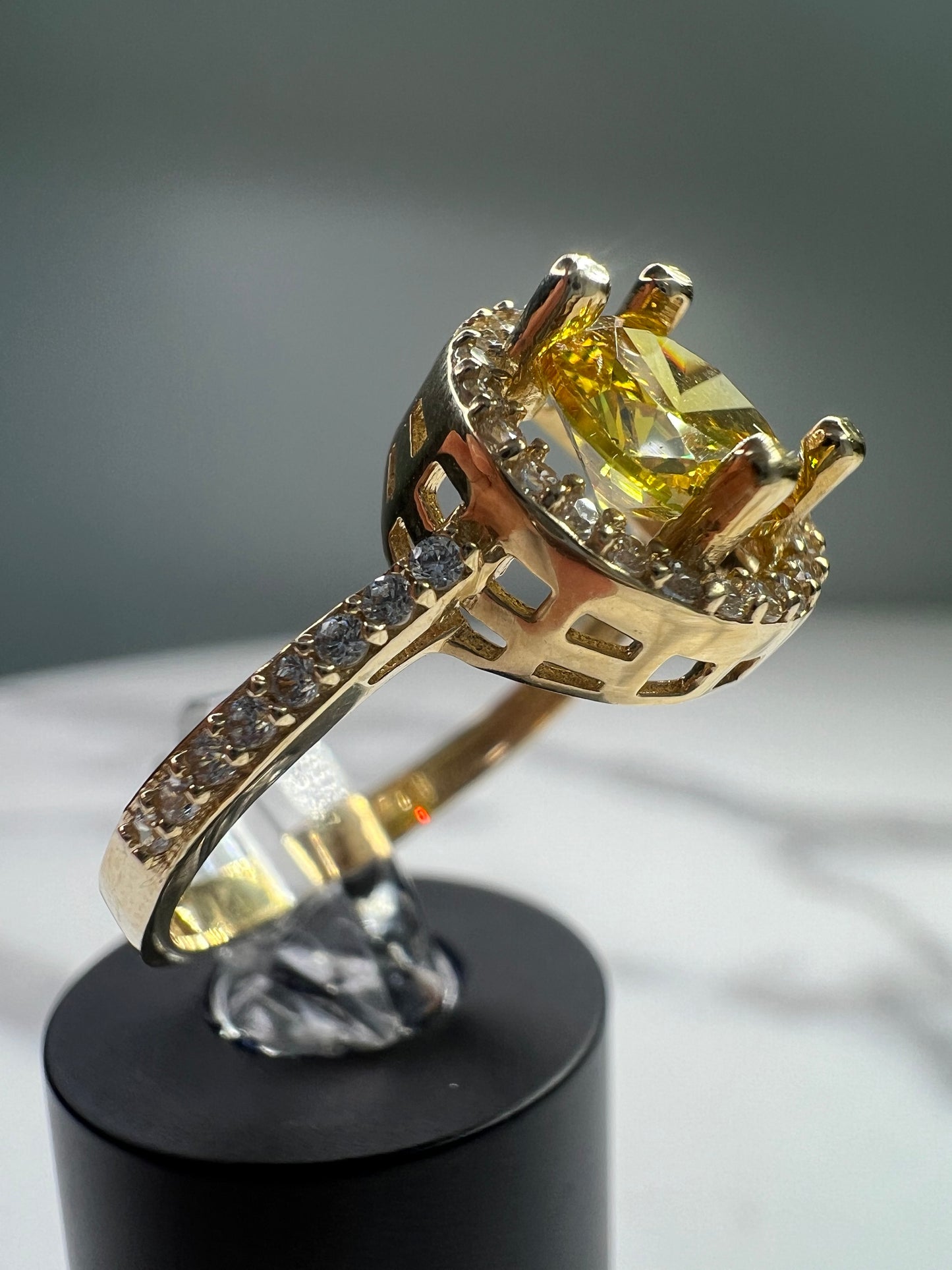 14K Women's Ring 2.7 g