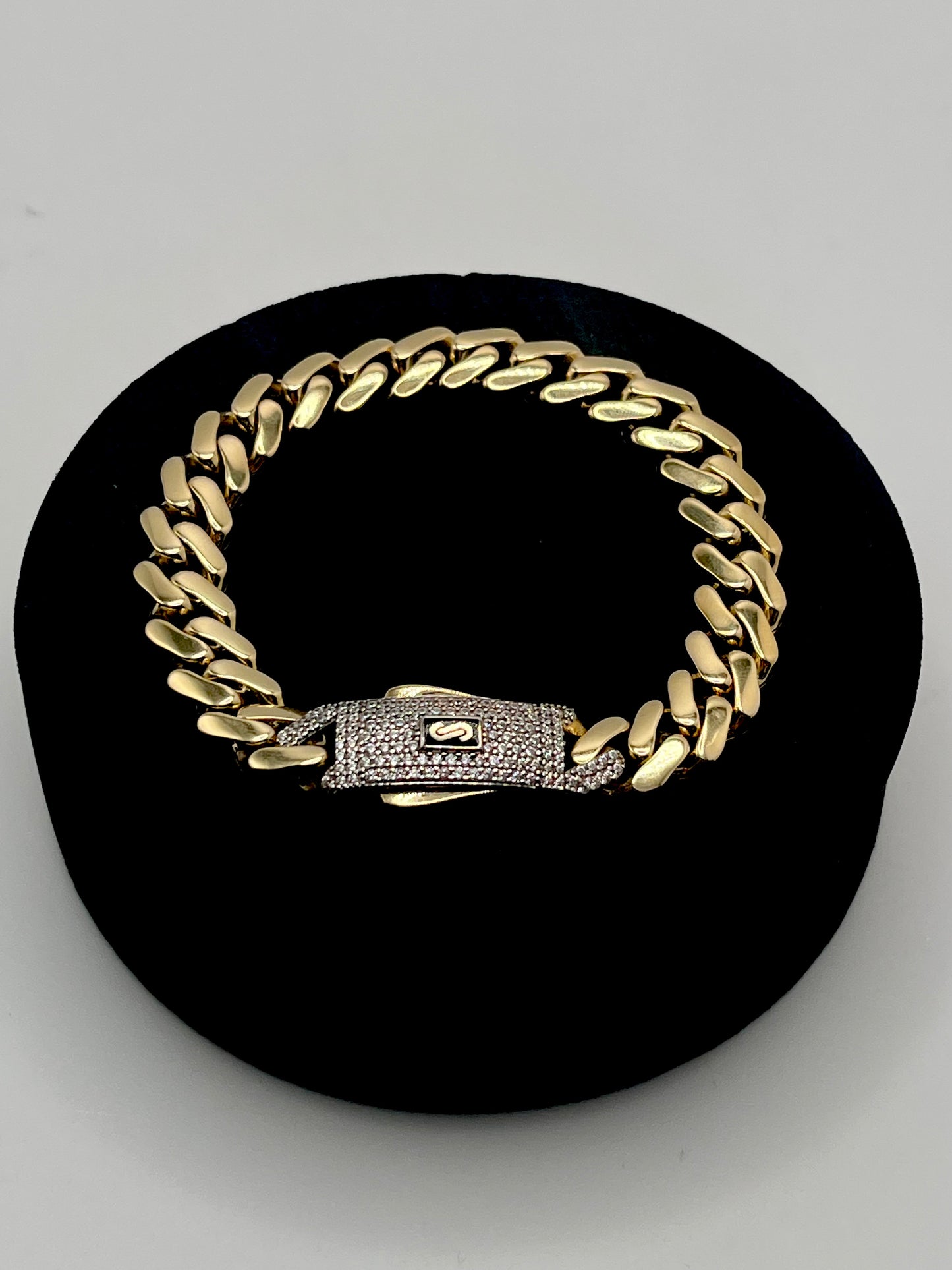 Monaco Bracelet Classic Pavé Lock 10K 11.1 g