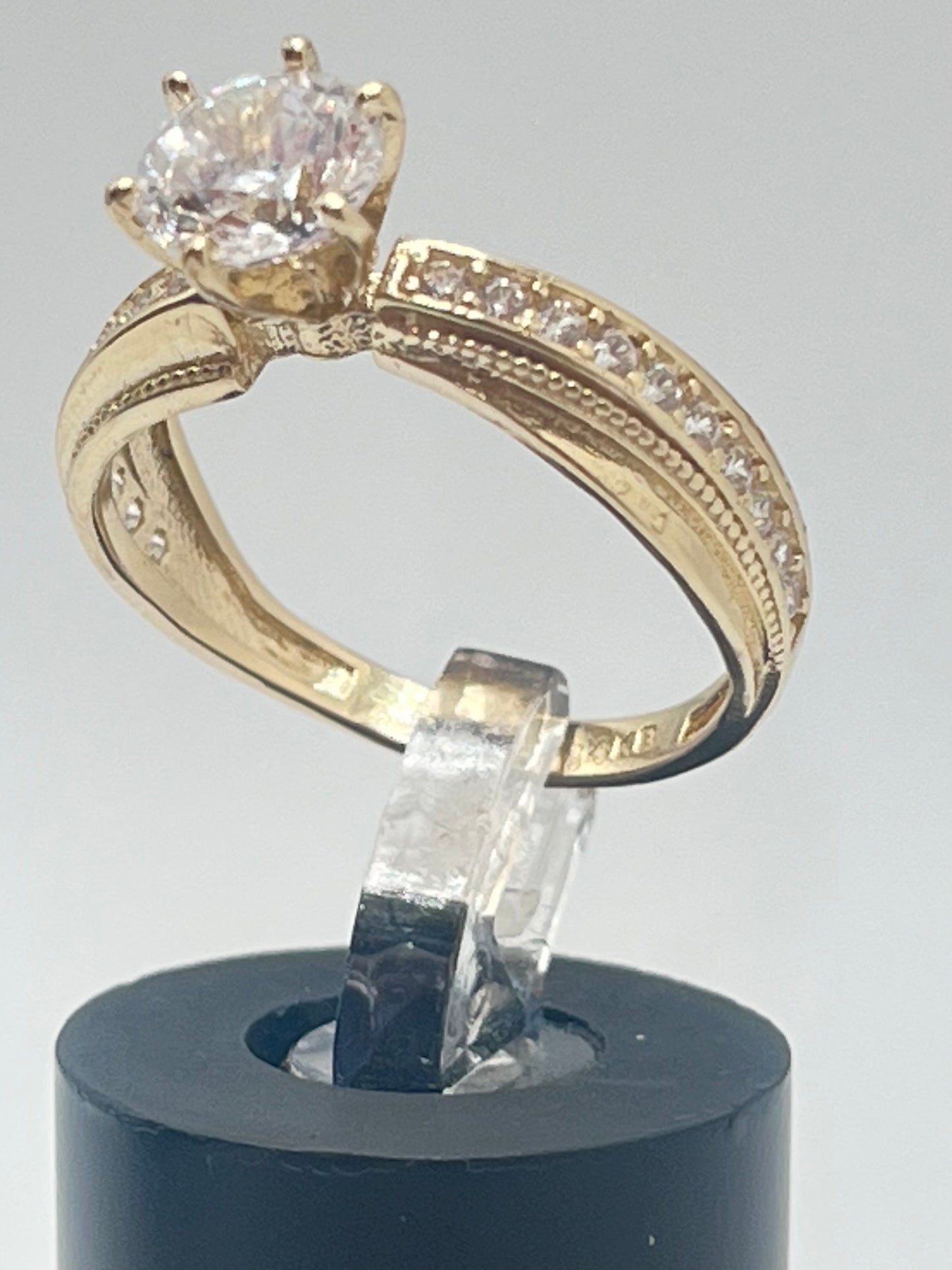 Women’s Engagement Ring 14K 3.4 g