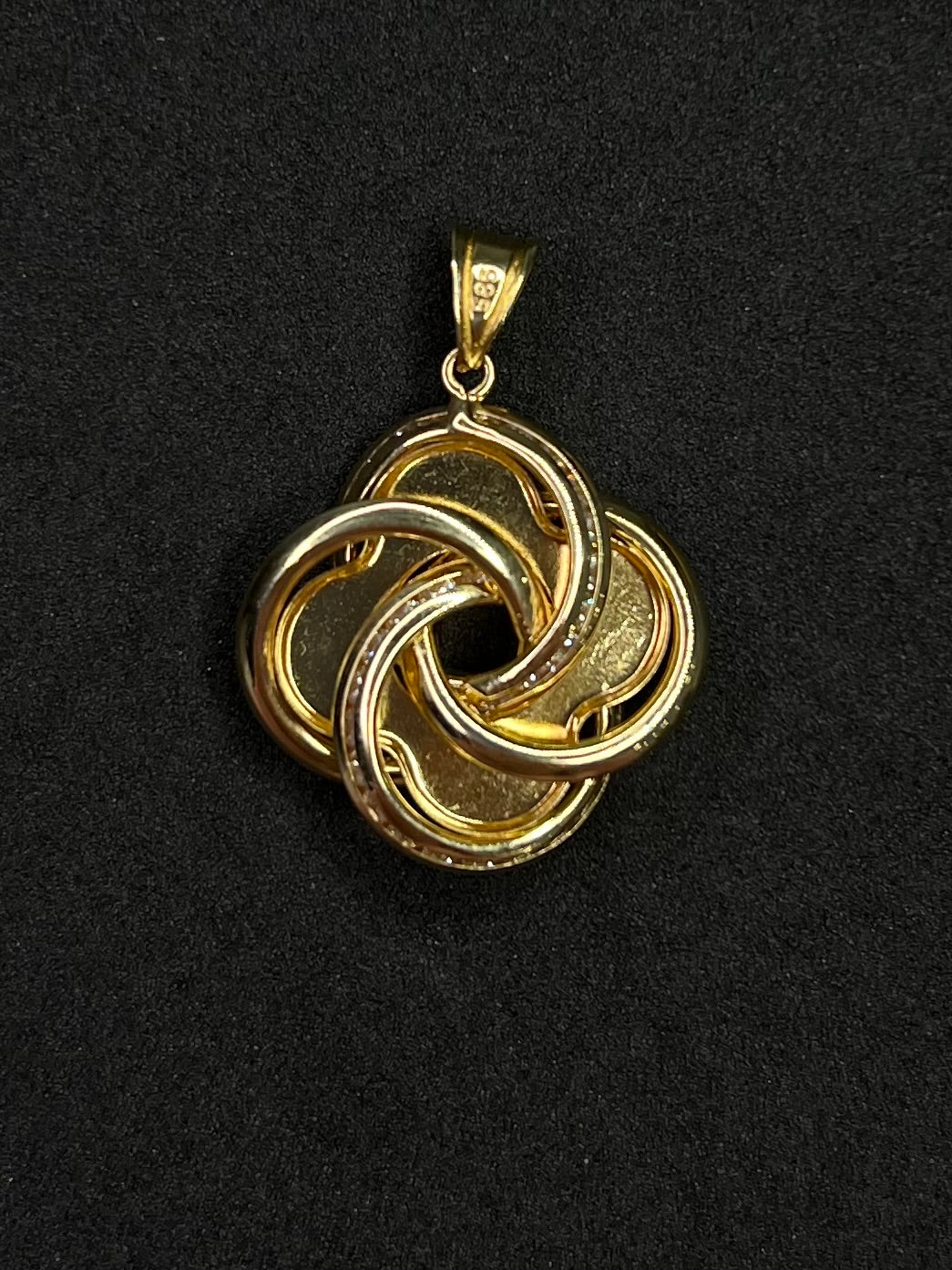 14k Flower Pendant 2.8g