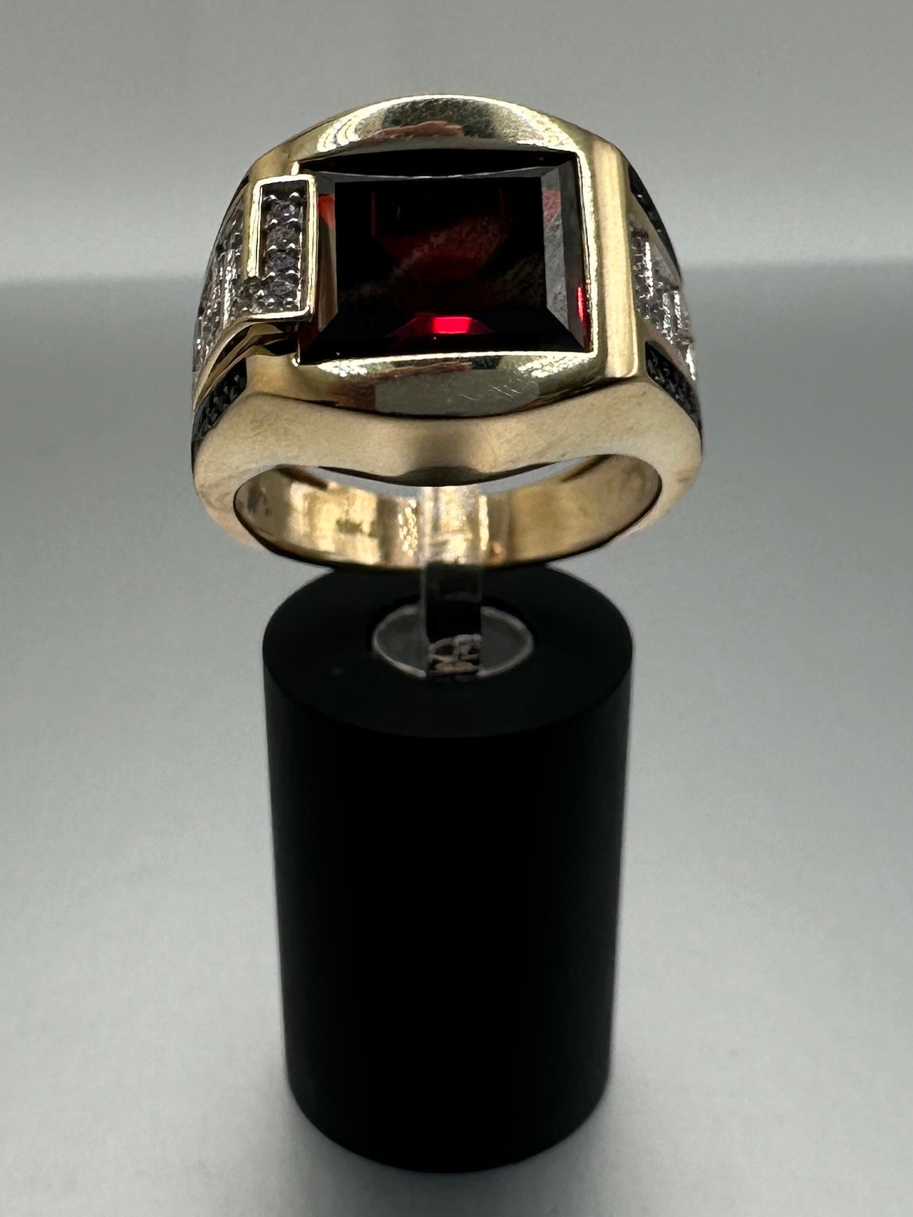 Anillo de oro hombre con shops piedra roja