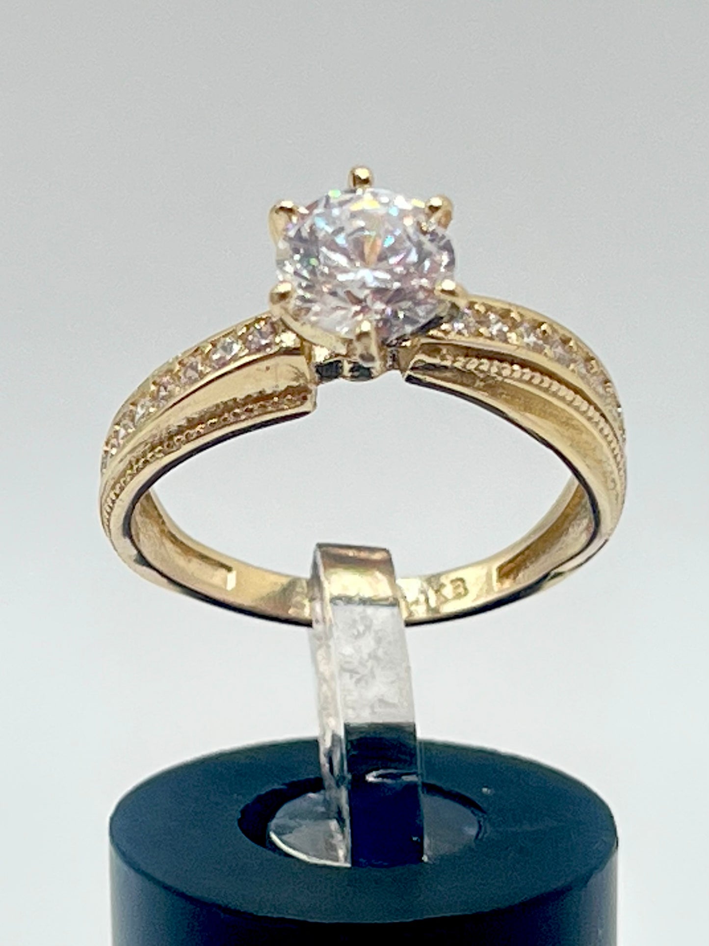 Women’s Engagement Ring 14K 3.4 g
