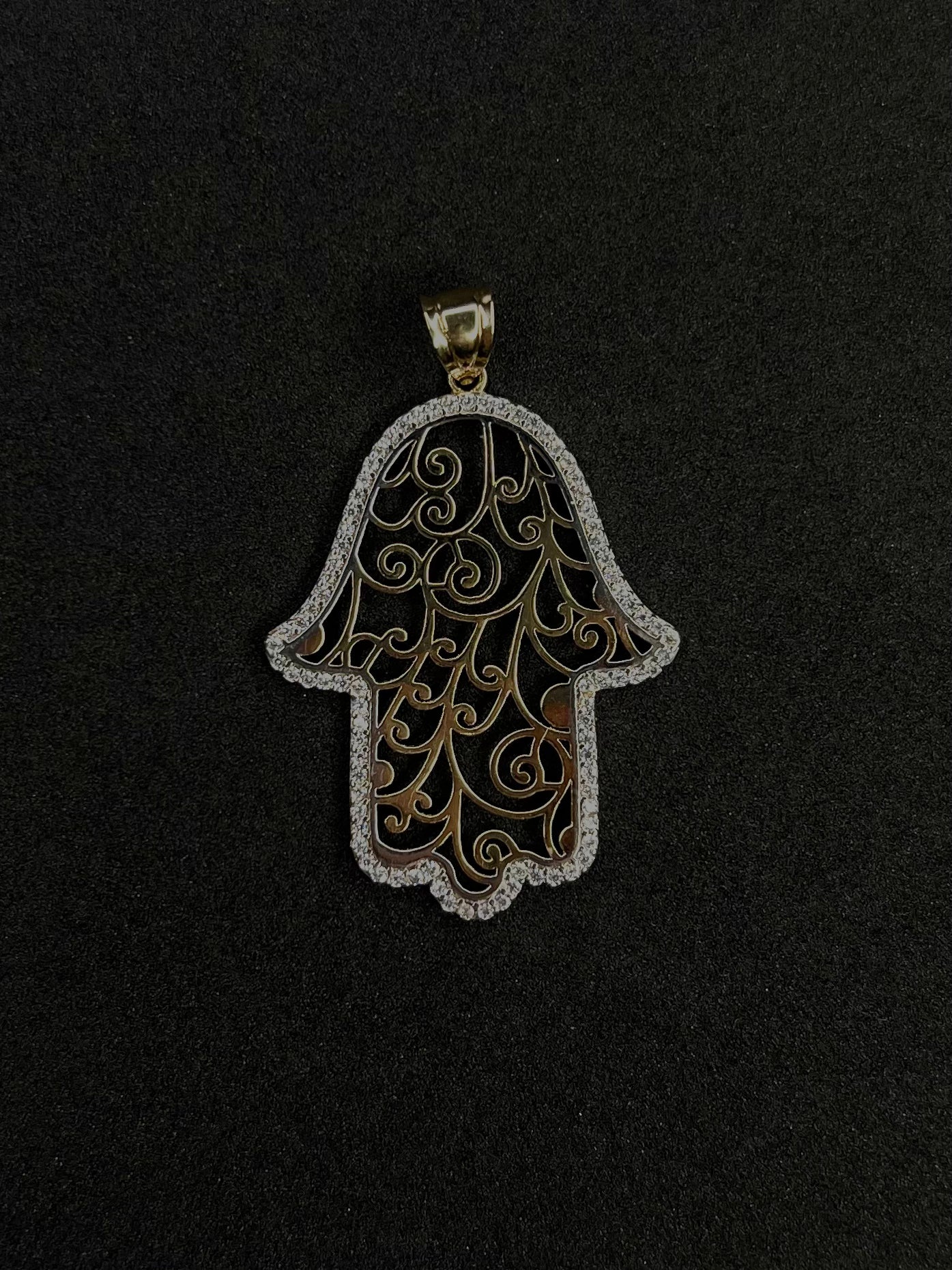 Hamsa Hand Pendant 14K 2.4 g