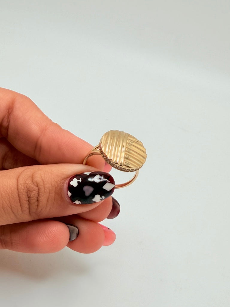 Anillo M 10K Weight 3.2 g