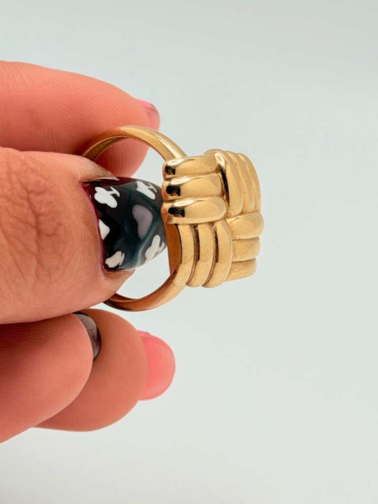 Anillo M 10K Weight 2.4 g