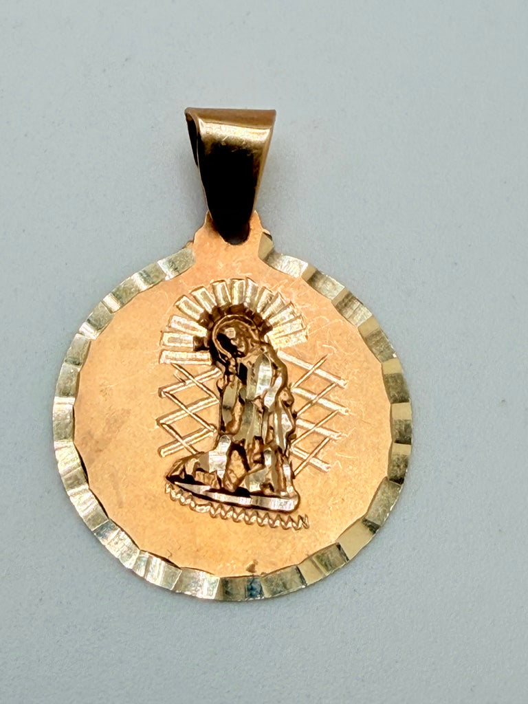Dije 14K Weight 2.2 g