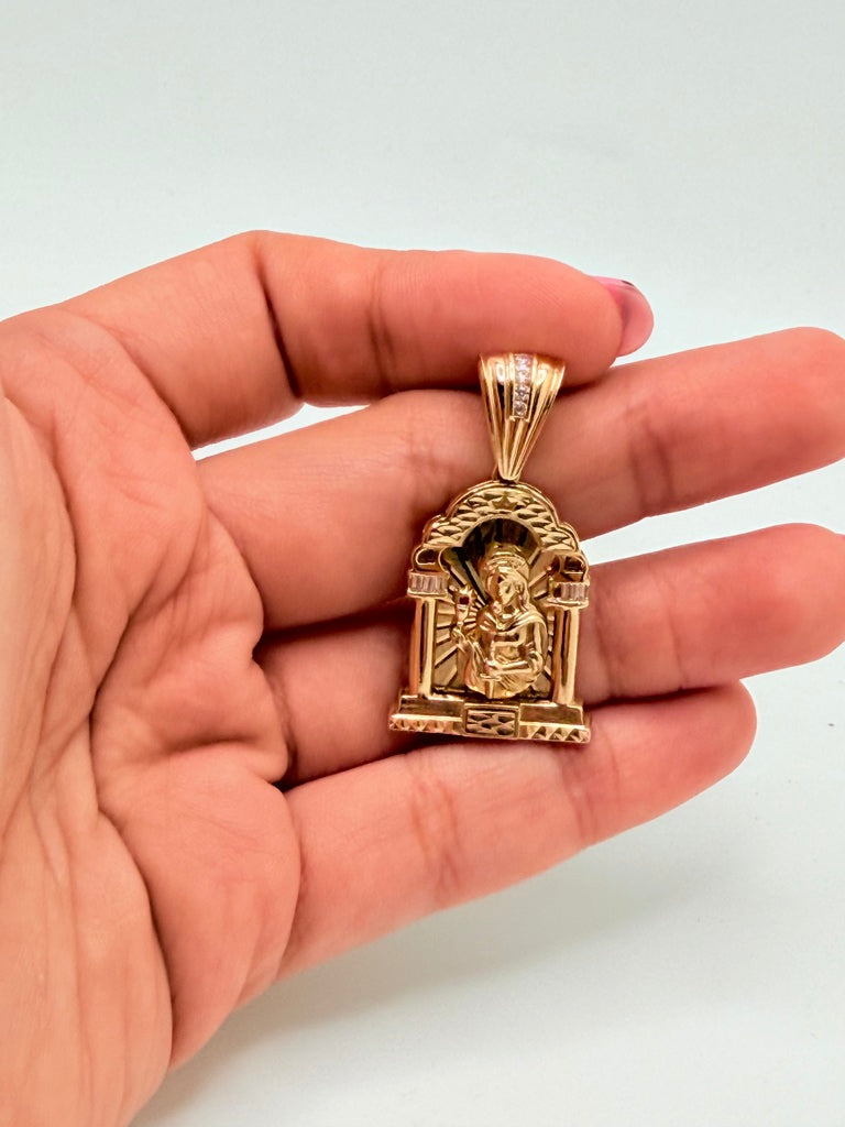 Dije 14K Weight 6.4 g