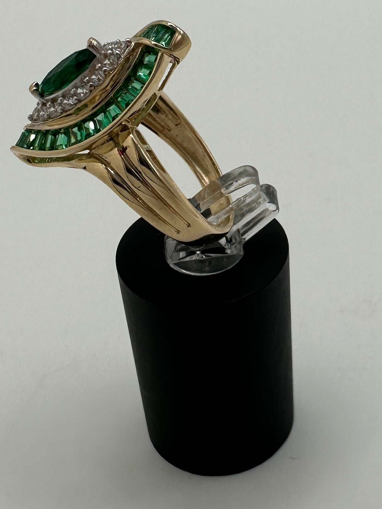 Anillo De Mujer con Piedra Verde 14K 5.2 g