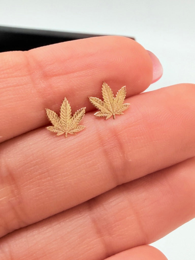 Aretes 14K Weight 0.3 g