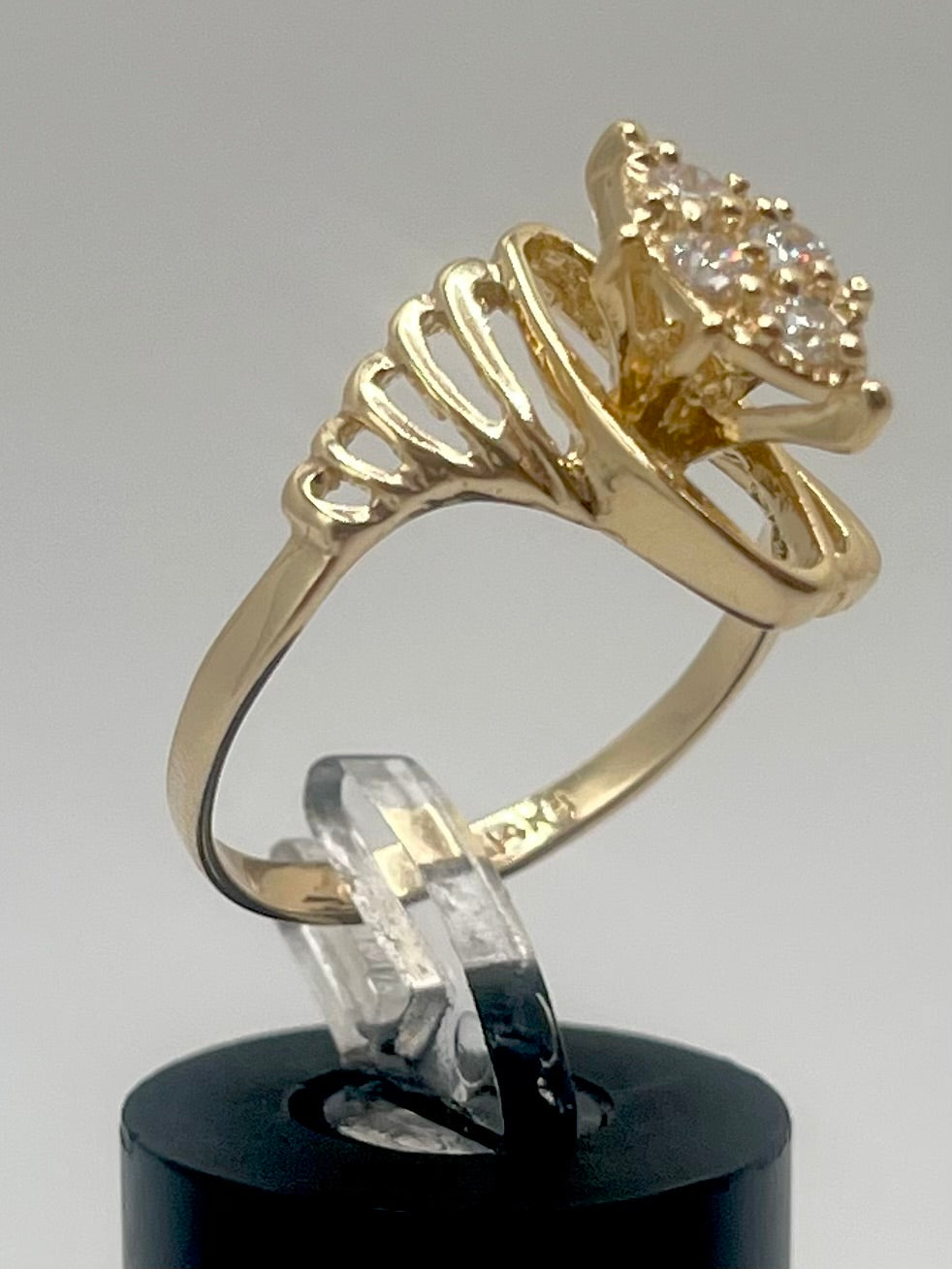 Women’s Engagement Ring 14K  3.5 g
