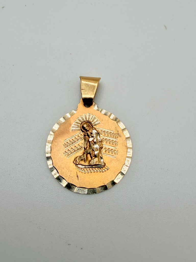 Dije 14K Weight 2.6 g