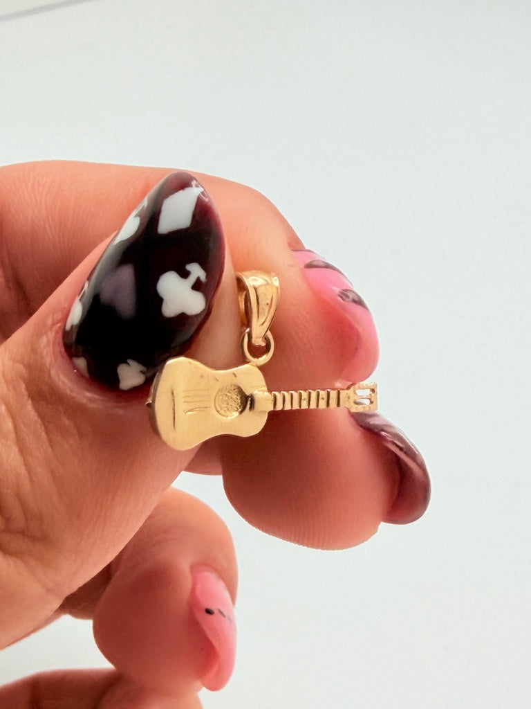 Dije 14K Weight 0.6 g